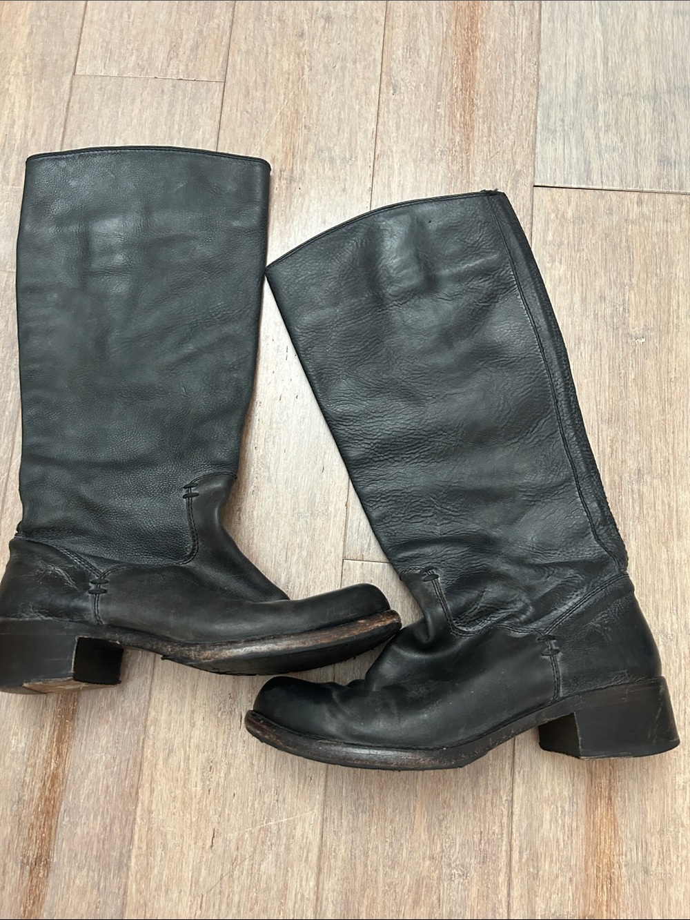 Frye women’s Elena Pull-on Distressed Leather Boots size 8 B 76555